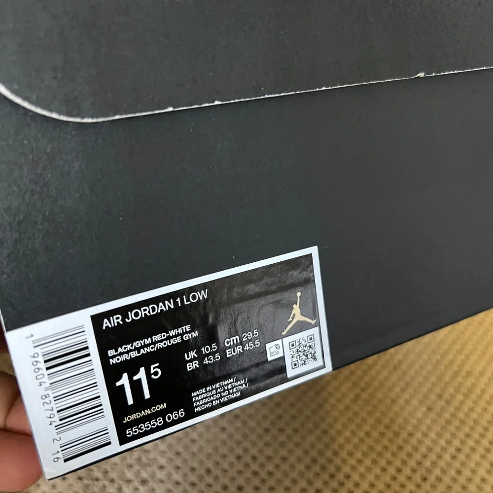 Nike Air Jordan 1 Low Bred - Picture 3 of 4